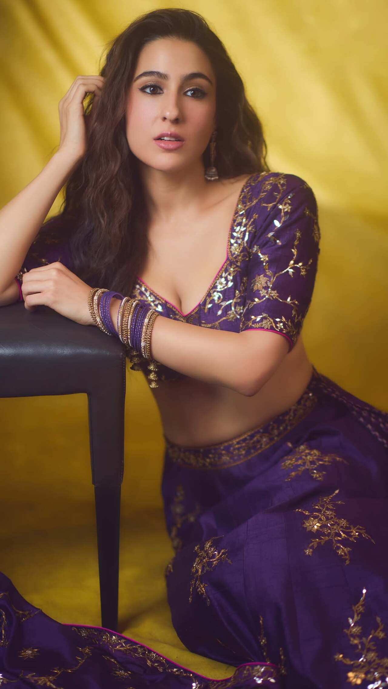 Sara’s deep purple lehenga is festive finesse at its finest. Complemented by minimal gold jewellery, peach-toned skin, and soft kohl-rimmed eyes, it’s a lesson in how to be regal without going over the top.